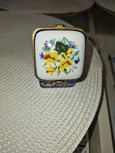 Vintage collectable porcelain cobalt blue trinket box hinged with gold trim