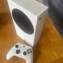 Xbox Series S 512GB with controller Image 4