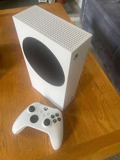 Xbox Series S 512GB with controller