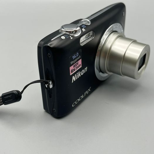 Nikon Coolpix S2700 16MP Digital Camera Black - Full Kit