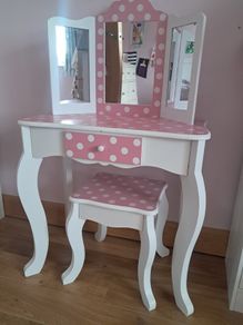 Girls make up table