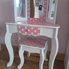 Girls make up table