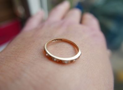 Vintage 9ct gold Garnet & Diamond Eternity Ring 1.0g