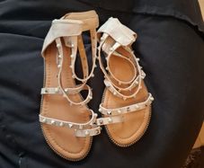 Sandles size 6