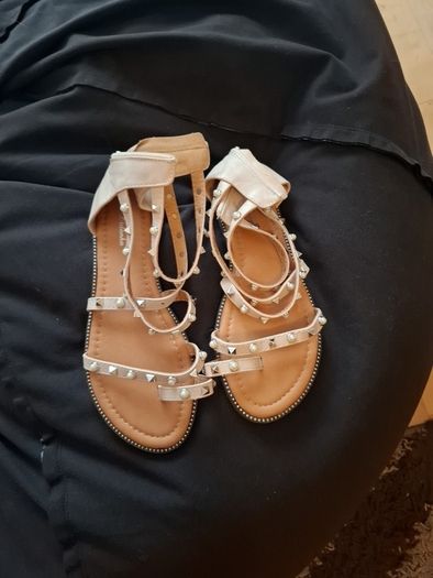 Sandles size 6