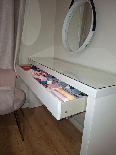 make up desk