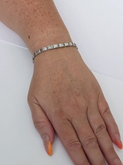 Brand New 10ct White Gold Diamond Tennis Bracelet