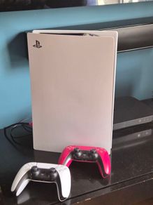 PlayStation 5 Disc Edition  1TB 2 Controllers  Excellent Condition