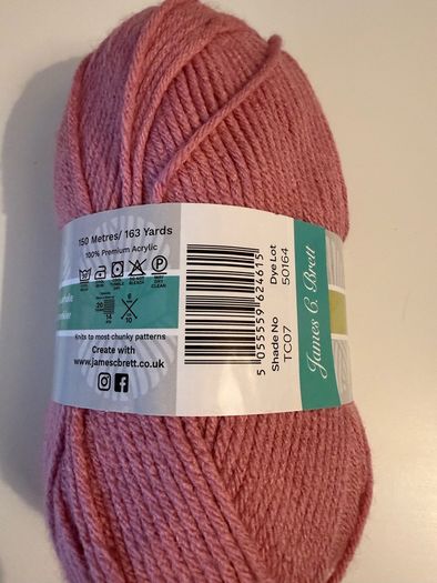 5 balls of blush pink yarn wool