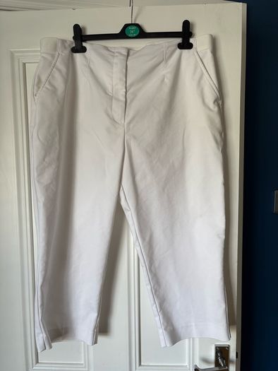 M&S white 3/4 trousers
