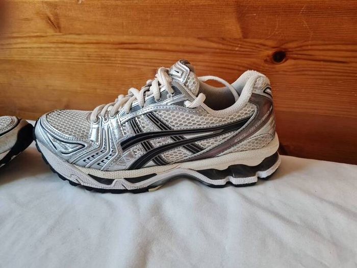 Asics gel kayano 14 grey/silver Size 4 eu 37.5 in excellent condition