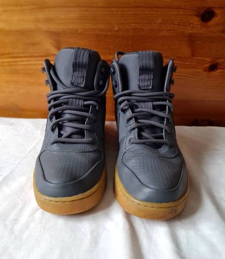 2019 nike court Borough winter Size 6 eu 39 grey In excellent condition