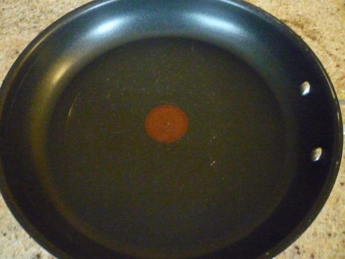 JAMIE OLIVER FRYING PAN BY TEFAL. Large Deep Frying or Omelette Pan.  Professional Series. WITH Jamie Oliver 4 piece steak cutlery set. Very Good Condition.