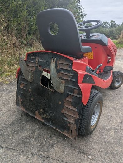 Ride on lawnmower
