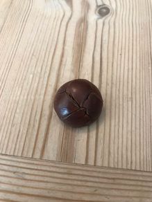 Vintage leather button
