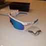 oakley sun glasses. Image 2
