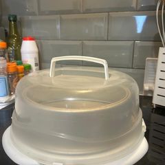 Cake platter and cake mold