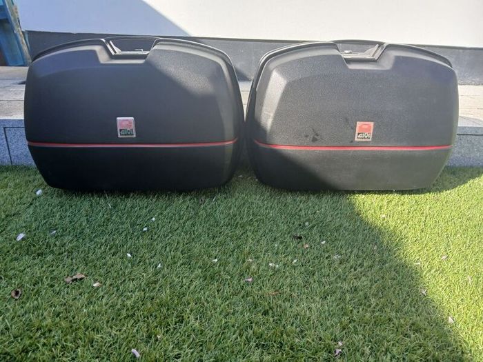 Motorcycle panniers