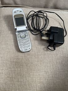 Motorola V220 Flip phone