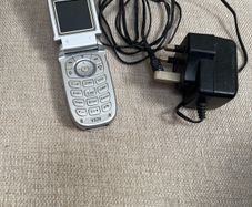 Motorola V220 Flip phone
