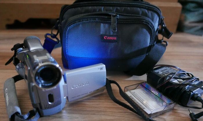 Canon ZR80 NTSC MiniDV Camcorder 18x Optical Zoom Video Transfer Tested works