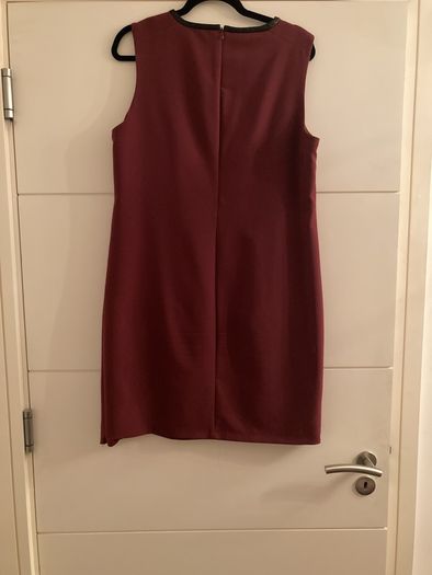 Esprit Burgundy Pinny