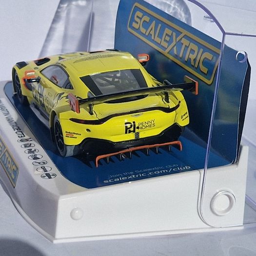 Scalextric C4446 Aston Martin Vantage #91 Slot Car  ( gt touring endurance )
