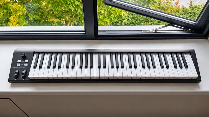 iCON iKeyboard 6 Nano + Roland DP10