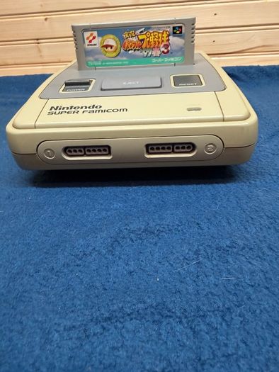 Nintendo Super Famicom Japanese SNES version with game