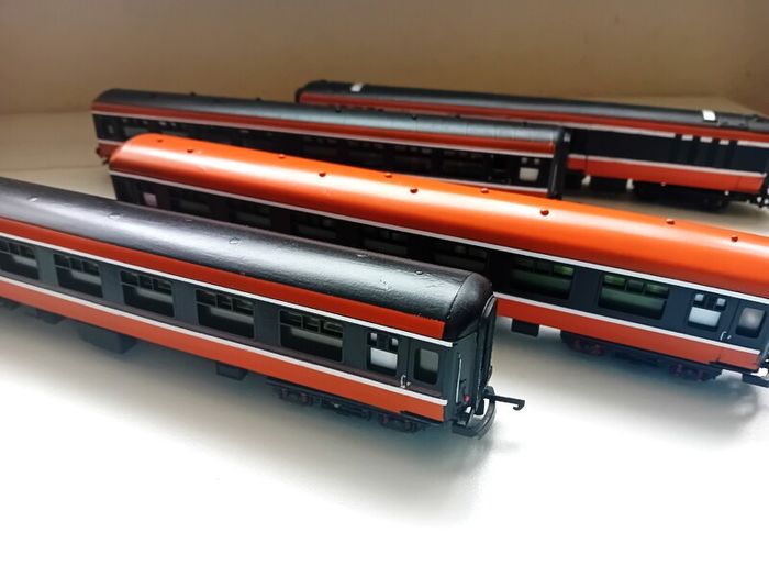 Model Railway  Irish Mk2 Coach Set