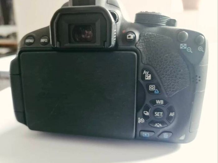 Canon 700D, lens & bag