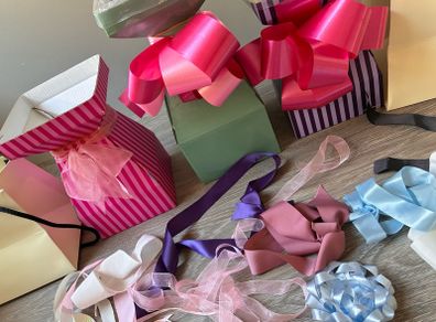 Flower Boxes, Bags & Ribbons