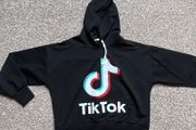 Girls short Hoodie Tik Tok 7-8 yo