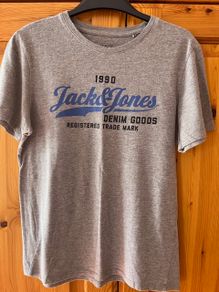 Jack & Jones T-shirt Size Small (small Adult)  In Excellent Condition. Like New. Colour Grey