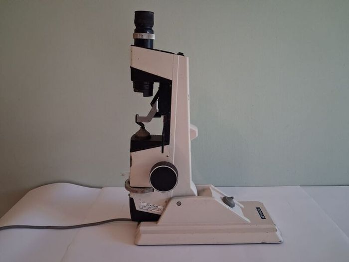 Postage - Topcon LM 6 Microscope - Not Powering up