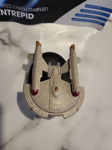 eaglemoss star trek united earth star fleet intrepid
