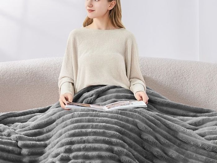 Fluffy Fleece Blanket Cosy Soft Throw, 127x152 cm, Grey  Striped Design, Decorative for Sofa Bed Couch, Warm Gifts for Women and Girls