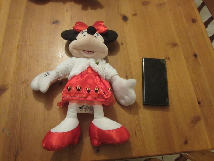 minnie mouse    18 inches tall