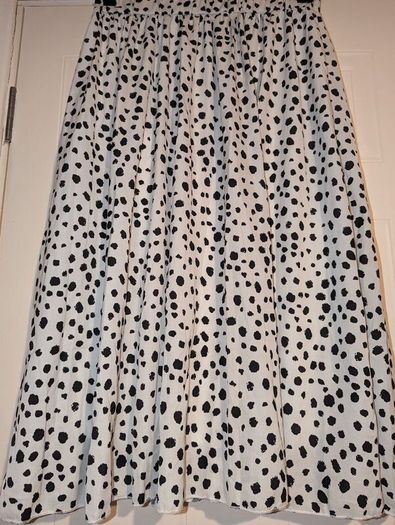 Perfect for Summer. Gorgeous black and white midi skirt
