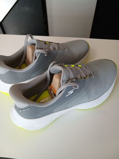 golf shoes