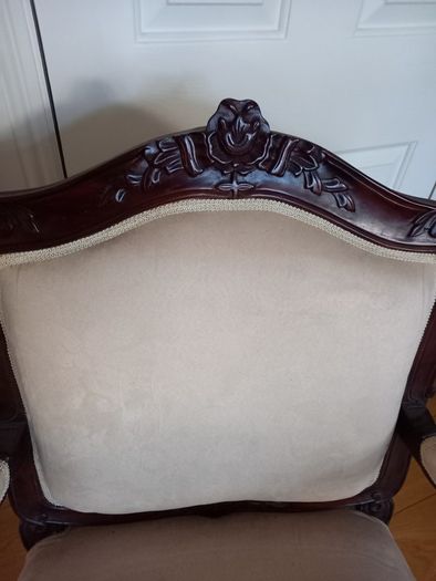 Mahogany arm chair .