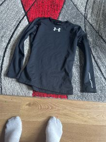 under armour boys base top size M