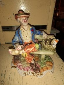 Capodimonte Tramp Figure