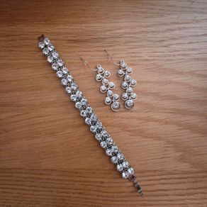 Bracelet and earrings