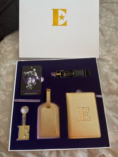 Elton John  VIP travel set