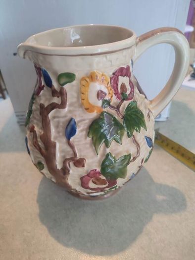 Beautiful H J Wood Relief Molded Vase, Vintage 1950s in Excellent Condition, Hand Painted, Indian Tree design, made in England