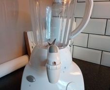 Food blender/smoothie maker