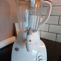 Food blender/smoothie maker