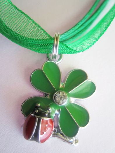 Irish St Patrick Day Clover Shamrock 4 leaf Pendant Necklace with Ladybird