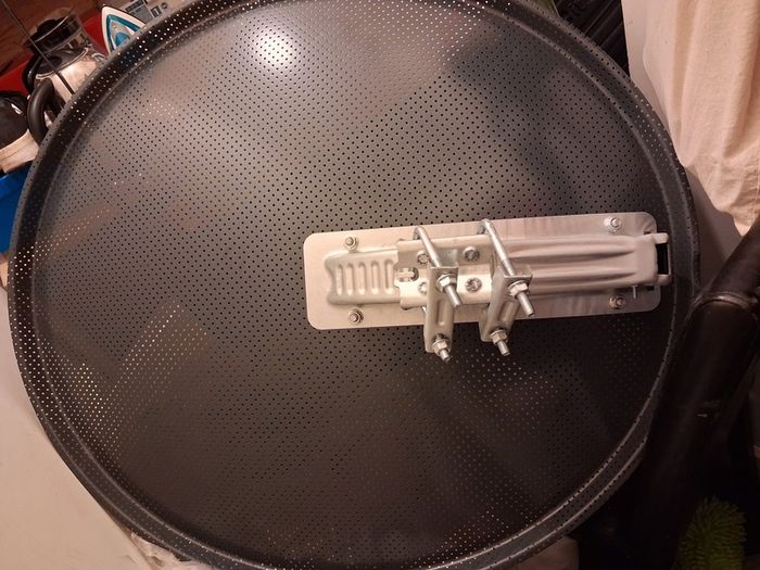 80cm Satellite Dish with Labgear Quad LNB Never Used